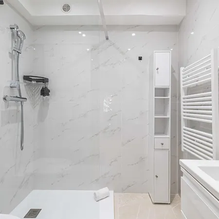 Le Center Avec Joli Balcon Et Parking Pour Un Sejour * Cannes