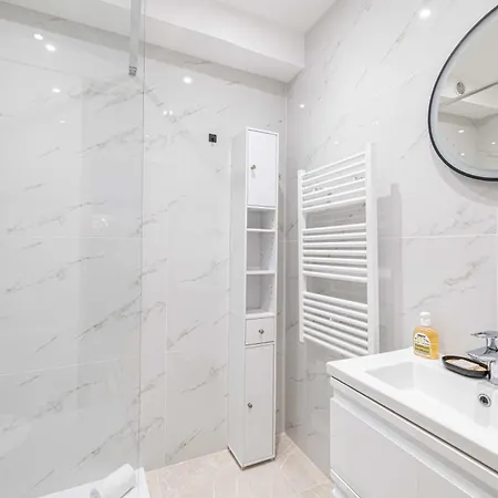 Le Center Avec Joli Balcon Et Parking Pour Un Sejour Appartement Cannes