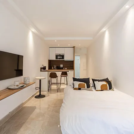 Le Center Avec Joli Balcon Et Parking Pour Un Sejour * Cannes
